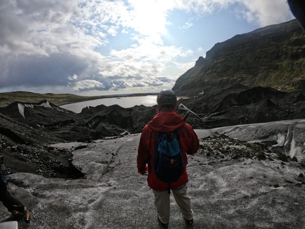 Iceland re-opens borders to vacc